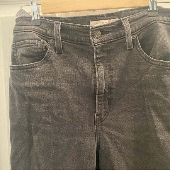 Levi’s Factory Faded Black Gray High Waisted Mom Jeans Women’s Size 29 - Picture 9 of 11